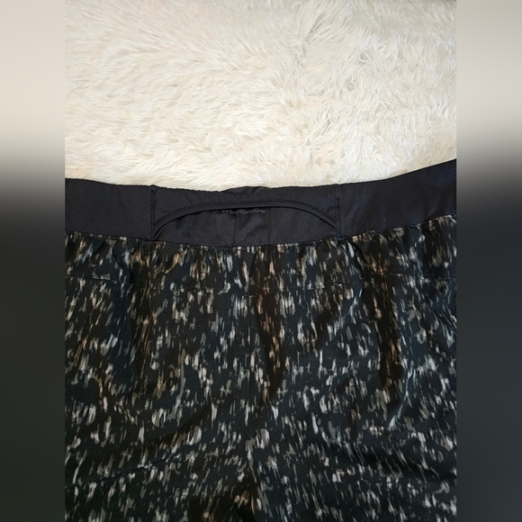 Under Armour Black Patterned Athletic Shorts - Picture 9 of 10